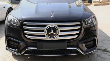 벤츠 GLS 600 마이바흐 바디킷 튜닝 할 때, C필러 엠블럼 사이즈 체크해보기-//X167 마이바흐 바디킷
