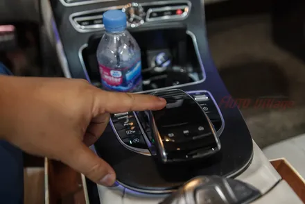 벤츠 E220d 카브리올레 통풍시트와 고화질 안드로이드