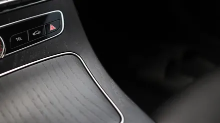 벤츠 E클래스(W213) 19년식 센터 콘솔 블랙 애시우드로 바꾸고 트림 통일!