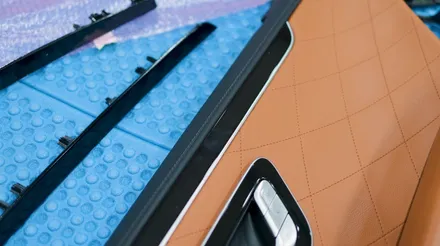 벤츠 S450 필수 튜닝! 디지뇨 피아노 트림/ 엑티브 엠비언트/ 부메스터 무빙 트위터 전부 순정으로 장착해 줬습니다. W223