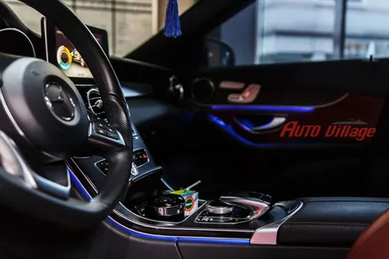 벤츠 엠비언트 C250d의 감성튜닝 12가지 실내느낌