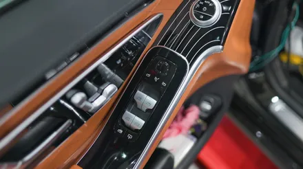 벤츠 S450 필수 튜닝! 디지뇨 피아노 트림/ 엑티브 엠비언트/ 부메스터 무빙 트위터 전부 순정으로 장착해 줬습니다. W223