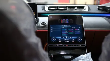벤츠 S클래스(W223) 리어모니터가 없다면 !? Q125를 추가해 보세요!