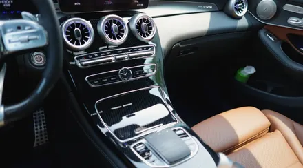 벤츠 GLC43 AMG 바디킷 차량에 계기판 AMG 퍼포먼스 코딩과 센터페시아 카본 수전사// 핸들 공임 교체 X253