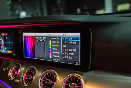 벤츠 E300 엠비언트 송풍구(순정) 튜닝과 와이드콕핏 장착