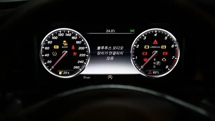 벤츠 C클래스(W205) 17년식 모델에 디지털계기판을 장착해 주었습니다!