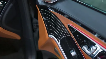벤츠 S450 필수 튜닝! 디지뇨 피아노 트림/ 엑티브 엠비언트/ 부메스터 무빙 트위터 전부 순정으로 장착해 줬습니다. W223