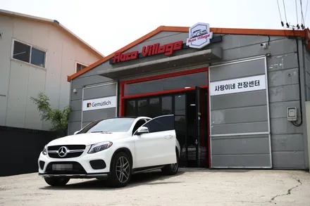 벤츠 GLE350d(W166) 18년식 12색 엠비언트 코딩으로 확장! 통풍시트도 함께 작업해 주었습니다.
