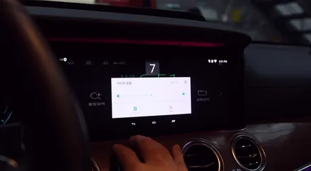 벤츠 E클래스 센터 모니터를 안드로이드 모니터로 바꿔주었습니다. 카블릿 M2C, W213