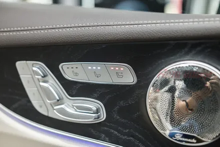 벤츠 E220d 카브리올레 통풍시트와 고화질 안드로이드