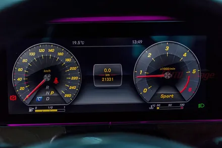 벤츠 E클래스 W213세단 E220d 와이드콕핏 장착. 달라진 비쥬얼