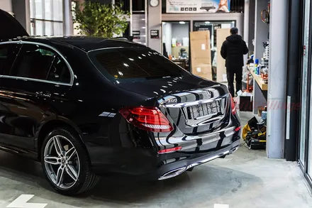 벤츠 E300 세단의 송풍구 엠비언트 순정 레트로핏 튜닝.