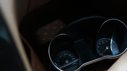 벤츠 C클래스(W205) 17년식 모델에 디지털계기판을 장착해 주었습니다!