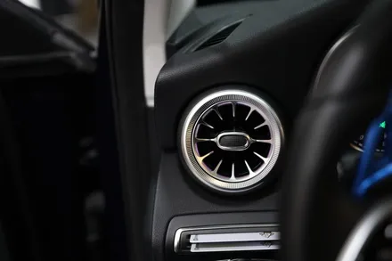 벤츠 C클래스(W205) 송풍구 앰비언트와 실내 앰비언트 추가 작업!