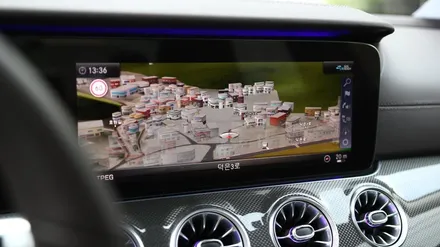 벤츠 CLS300d(X167) 순정 HUD를 화려하게 바꾸어 보았습니다.