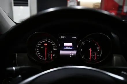 벤츠 GLE350d(W166) 18년식 12색 엠비언트 코딩으로 확장! 통풍시트도 함께 작업해 주었습니다.