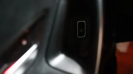벤츠 AMG A35(W177) 전동트렁크 옵션을 추가해주세요!