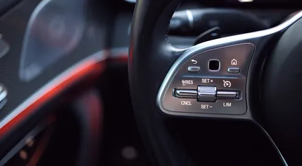 벤츠 CLS300 19년식 모델에 반자율주행 옵션을 추가해줬습니다. C257