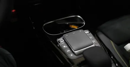 벤츠 CLA 45AMG 센터 콘솔 덮개형이 있다는거 알고 계셨나요 !? 무선충전기 추가! C118