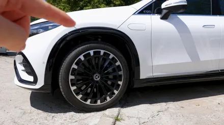 벤츠 EQS580 SUV 고스트 도어와 사이드 스탭을 순정으로 장착했습니다 // X296