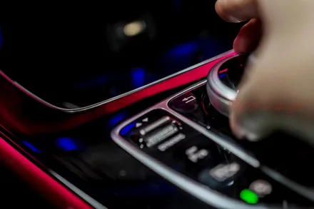 벤츠 CLS300d 순정 어라운드뷰 설치로 안전운전 보조효과