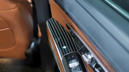 벤츠 S450 필수 튜닝! 디지뇨 피아노 트림/ 엑티브 엠비언트/ 부메스터 무빙 트위터 전부 순정으로 장착해 줬습니다. W223