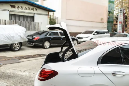 벤츠 360 어라운드뷰와 전동트렁크 장착한 E300