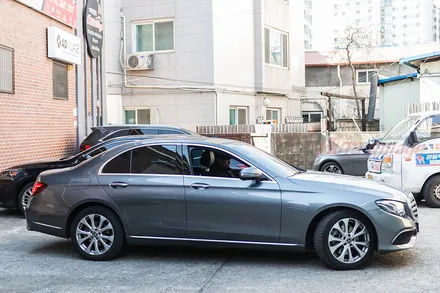 벤츠 E클래스 W213세단 E220d 와이드콕핏 장착. 달라진 비쥬얼