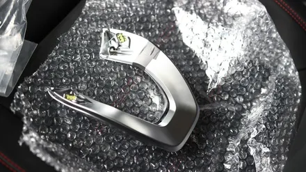 벤츠 GLB AMG 35(X247) 실내를 더 AMG 스럽게 만들어 보세요! AMG핸들 커버, A필러 부메스터 커버
