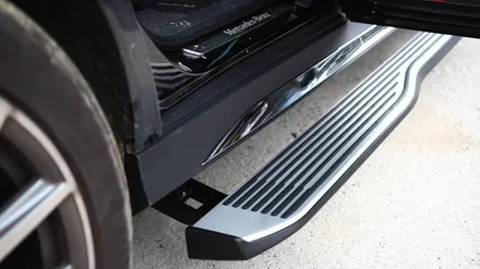 벤츠 GLS580(X167) 전동사이드 스텝 장착과 스포츠+ 모드를 코딩으로 활성화 해주었습니다.