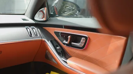 벤츠 S450 필수 튜닝! 디지뇨 피아노 트림/ 엑티브 엠비언트/ 부메스터 무빙 트위터 전부 순정으로 장착해 줬습니다. W223