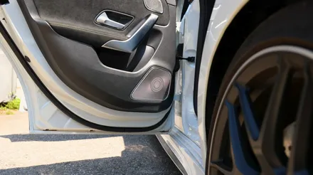 벤츠 CLA45 AMG 미드레인지 부메스터 엠비언트 커버 교체 //C118 크롬 부메스터 커버