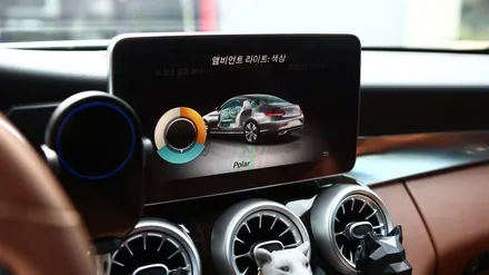 벤츠 C클래스(W205) 17년식 모델에 디지털계기판을 장착해 주었습니다!