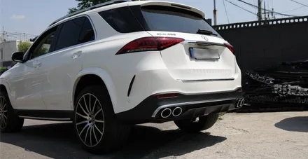 벤츠 GLE450 모델에 GLE 53AMG 머플러/디퓨저 벤츠 순정 부품으로 장착해 줬습니다. 드레스업 튜닝 W167