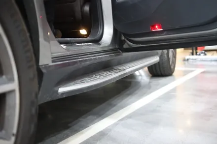 벤츠 GLS 580(X167) 전동 사이드 스텝과 리어모니터 탈거!