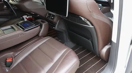 벤츠 GLS X167 발매트 밖 먼지까지 쉽게 청소하는 풀커버 가죽 매트