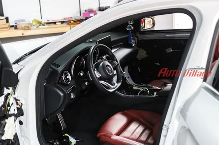 벤츠 엠비언트 C250d의 감성튜닝 12가지 실내느낌