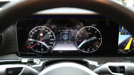 벤츠 CLS300d(X167) 순정 HUD를 화려하게 바꾸어 보았습니다.