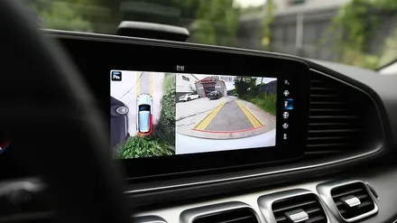 벤츠 GLE300(W167) 순정 어라운드뷰 옵션을 추가해 주었습니다.