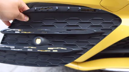 벤츠 CLA250 C118 순정 카나드윙 장착해 주었습니다.