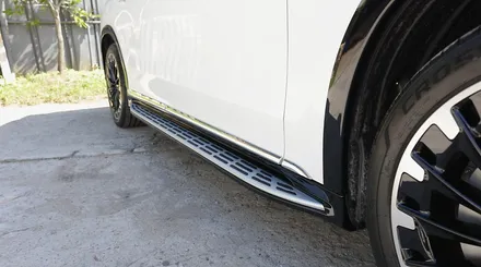 벤츠 EQS580 SUV 고스트 도어와 사이드 스탭을 순정으로 장착했습니다 // X296