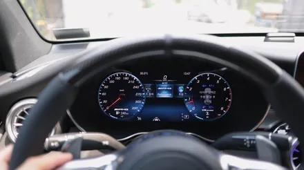 벤츠 GLC43 AMG 바디킷 차량에 계기판 AMG 퍼포먼스 코딩과 센터페시아 카본 수전사// 핸들 공임 교체 X253