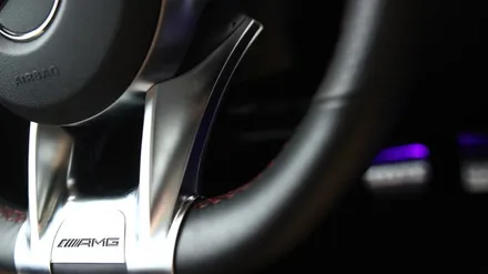 벤츠 GLB AMG 35(X247) 실내를 더 AMG 스럽게 만들어 보세요! AMG핸들 커버, A필러 부메스터 커버