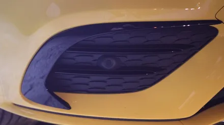 벤츠 CLA250 C118 순정 카나드윙 장착해 주었습니다.