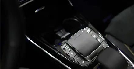 벤츠 CLA 45AMG 센터 콘솔 덮개형이 있다는거 알고 계셨나요 !? 무선충전기 추가! C118