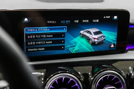벤츠 A클래스(W177) 반자율 주행, 어라운드 뷰, 전동트렁크, 조수석 전동시트, 리어 송풍구, 리어 열선시트, 폰터스 HUD 끝판왕 튜닝!