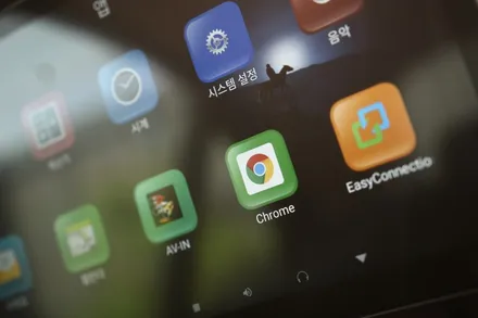 벤츠 E클래스(W213) 리어모니터 Q125 모델로 장착해주기!