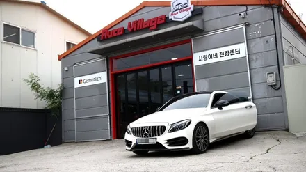 벤츠 C클래스(W205) 17년식 디지털 계기판을 설치해 주었습니다.