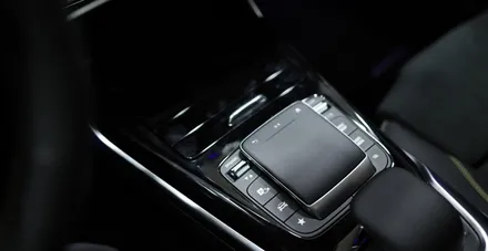벤츠 CLA 45AMG 센터 콘솔 덮개형이 있다는거 알고 계셨나요 !? 무선충전기 추가! C118
