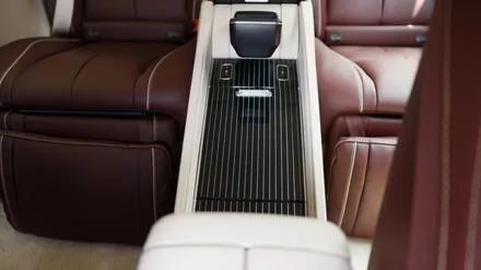 벤츠 GLS600 마이바흐 5인승 시트 모델을 4인승 시트로 교체하고 순정 4인승 모델과 비교해보기!! // X167 마이바흐